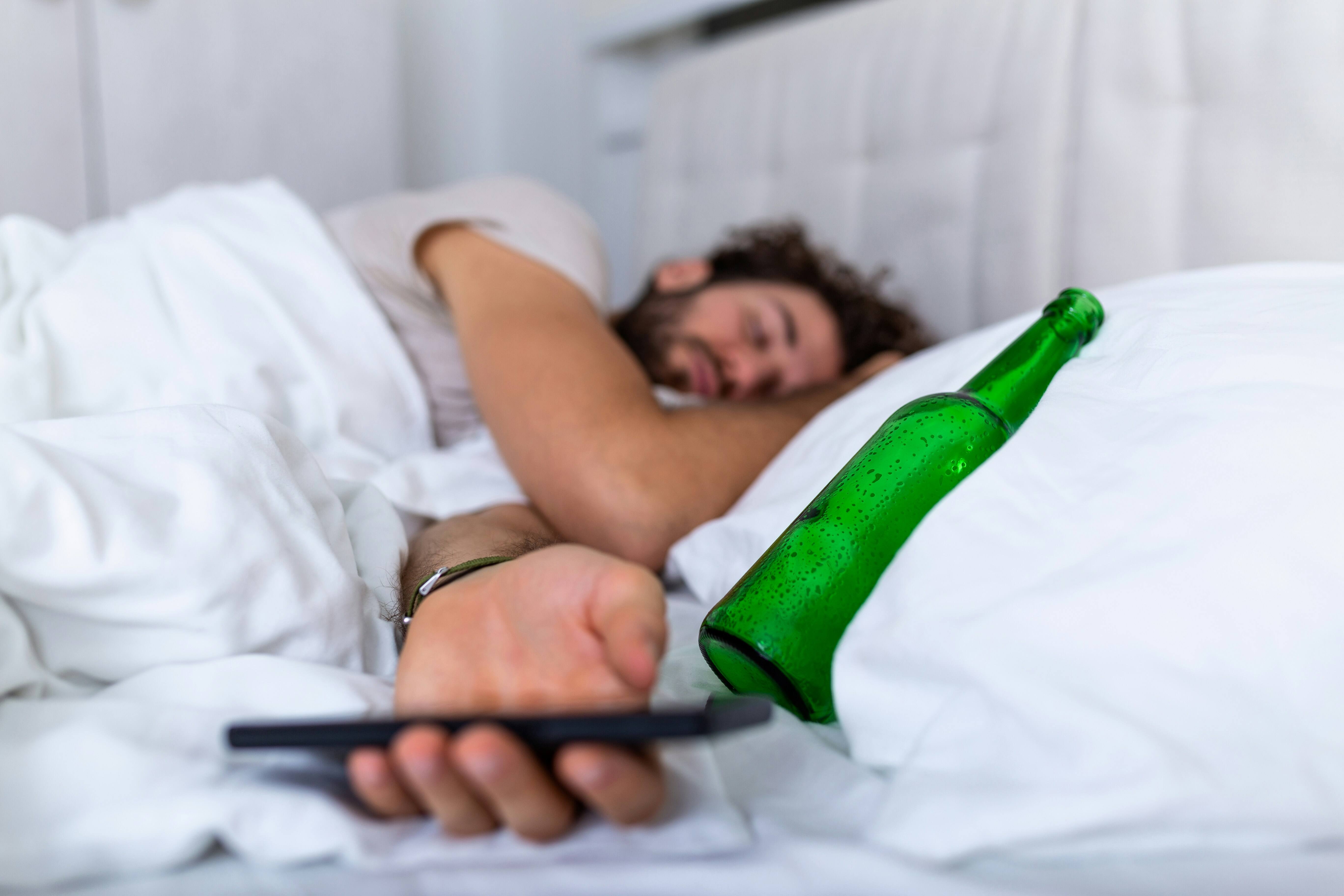 how-alcohol-affects-sleep